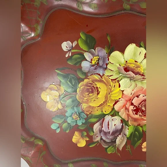 Vintage red metal hand painted toleware serving tray - Picture 6 of 16